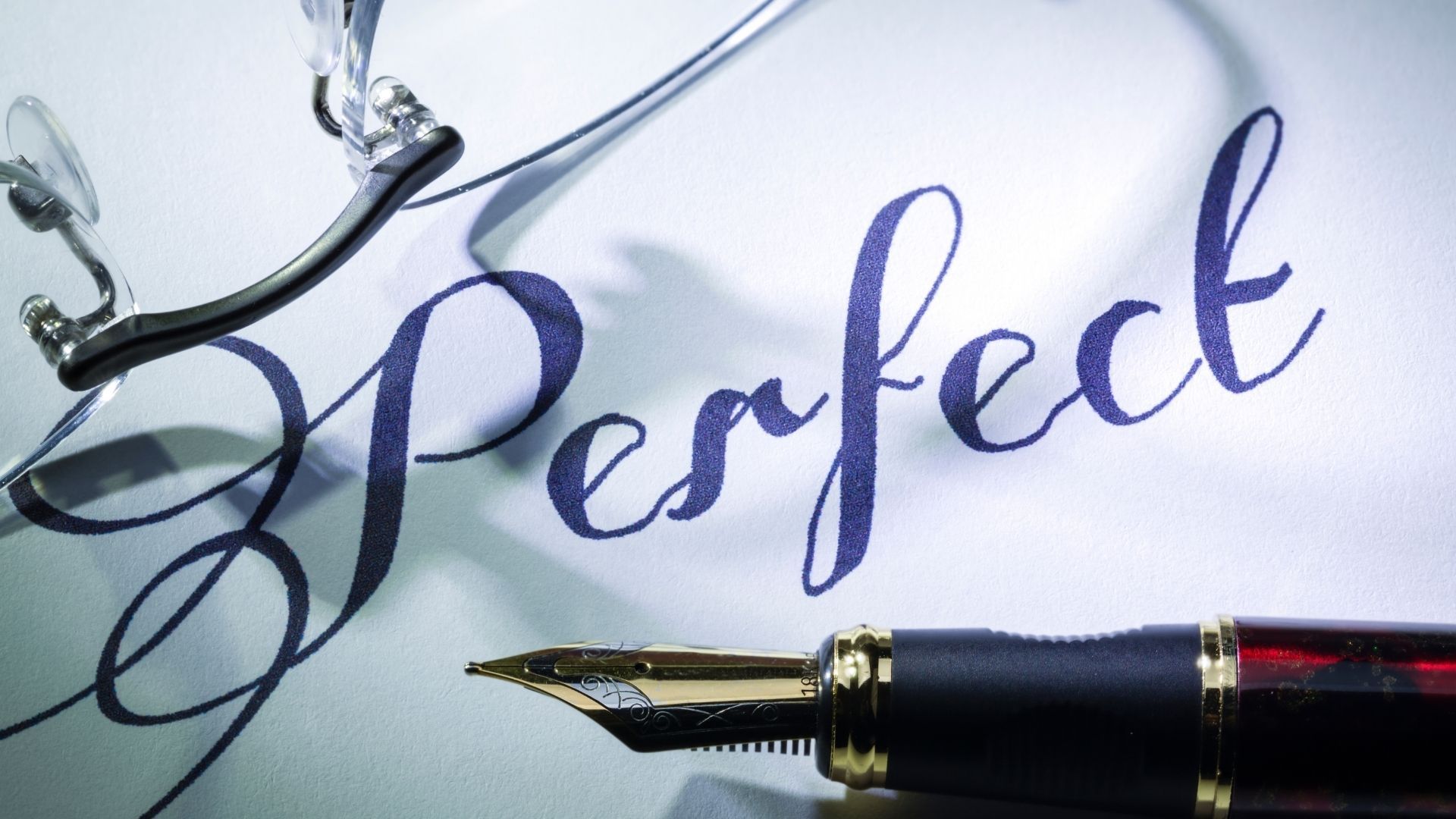 Escritura caligráfica de la palabra perfect